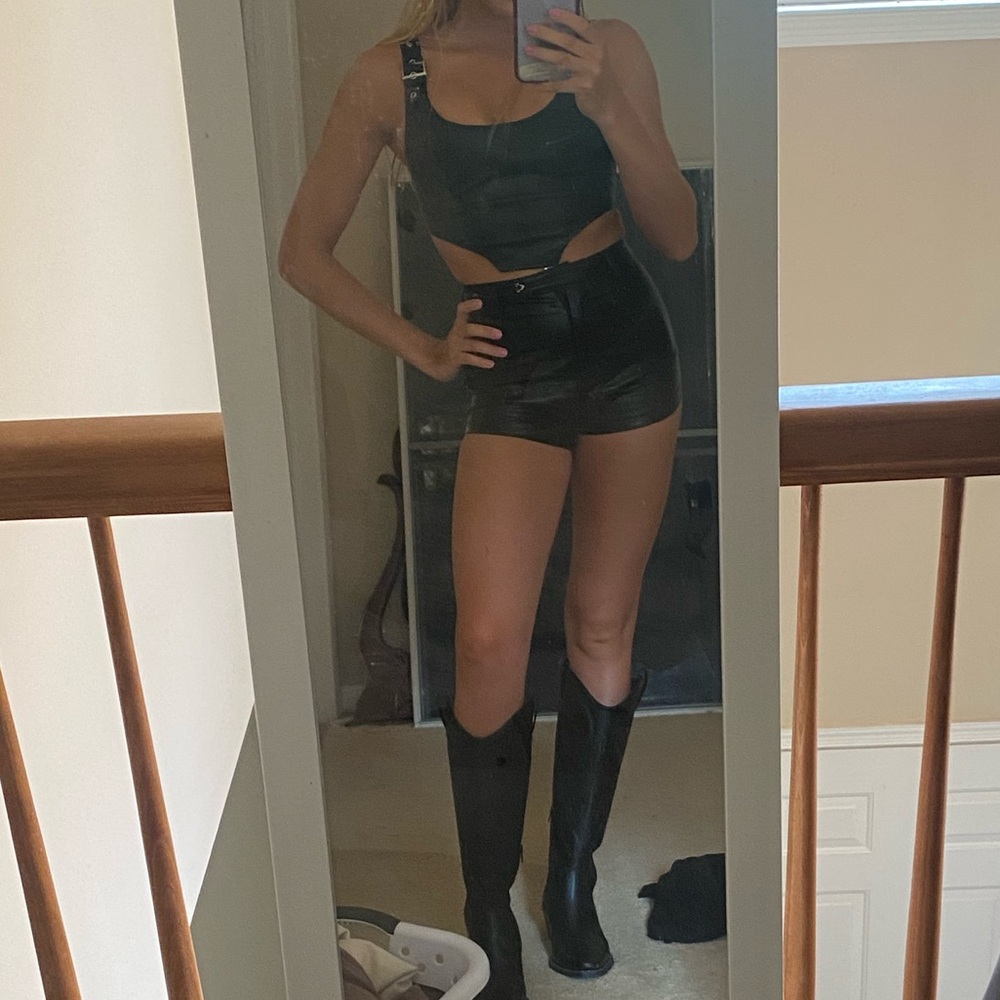 Princess Polly Travis Black Faux Leather Cropped Corset Top 2 - Picture 3 of 13